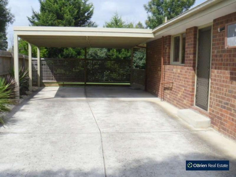 52 Collins Crescent, Berwick VIC 3806