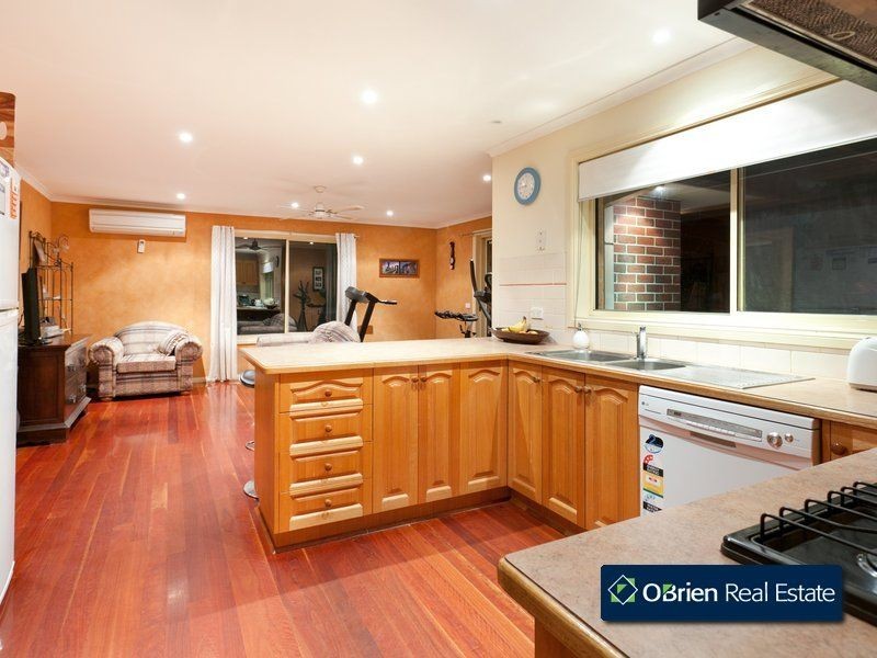43 Jarryd Crescent, Berwick VIC 3806