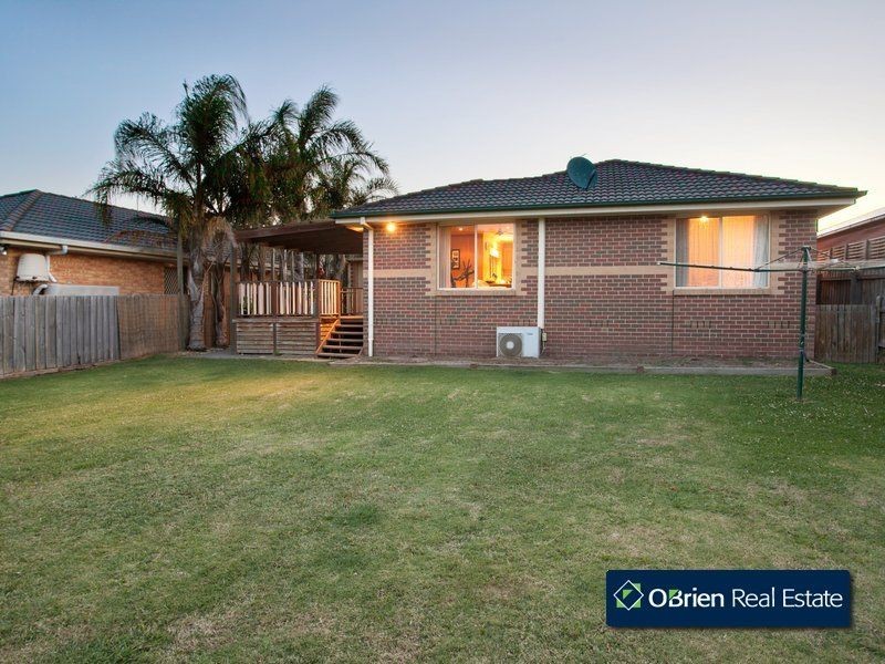 43 Jarryd Crescent, Berwick VIC 3806