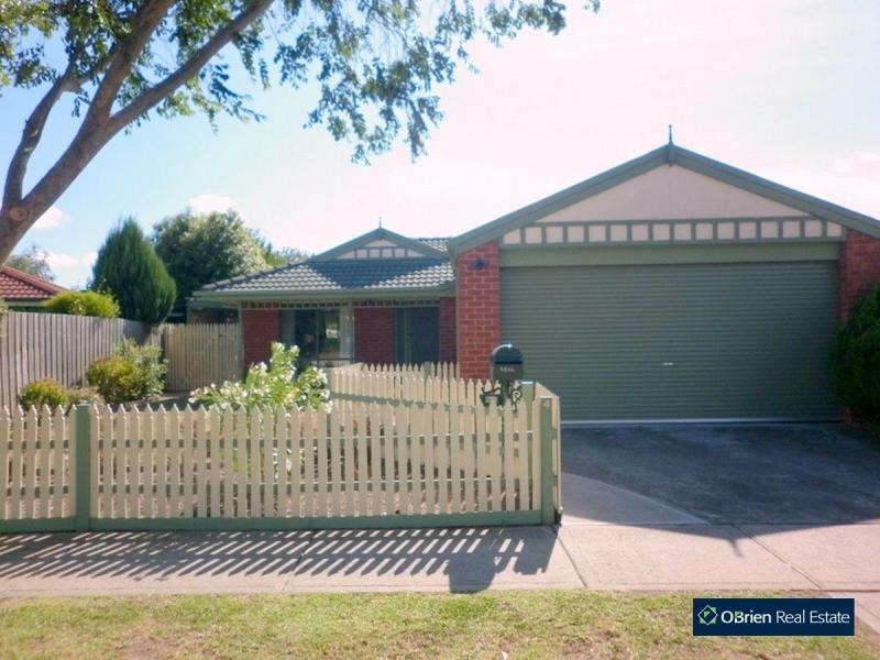 4 Claremont Glen, Berwick VIC 3806
