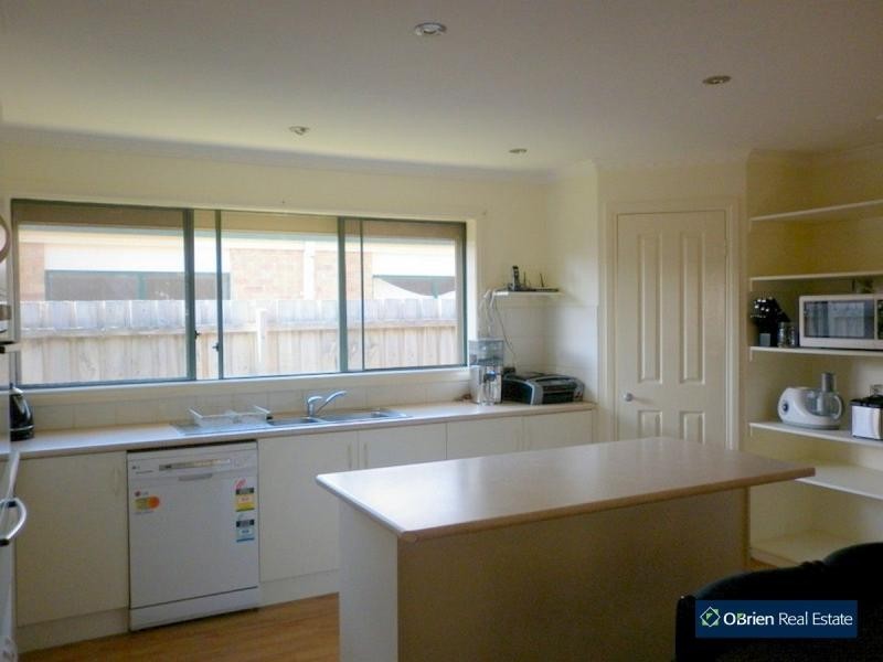 4 Claremont Glen, Berwick VIC 3806