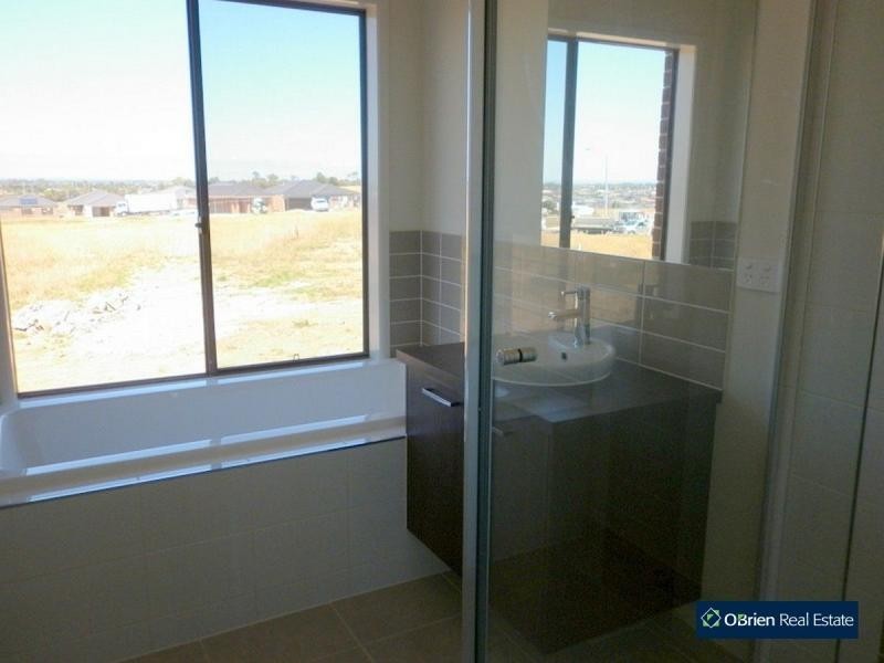 24 Franklin Way, Officer VIC 3809