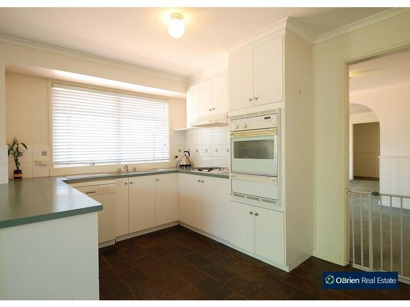 11 Millgrove Way, Berwick VIC 3806