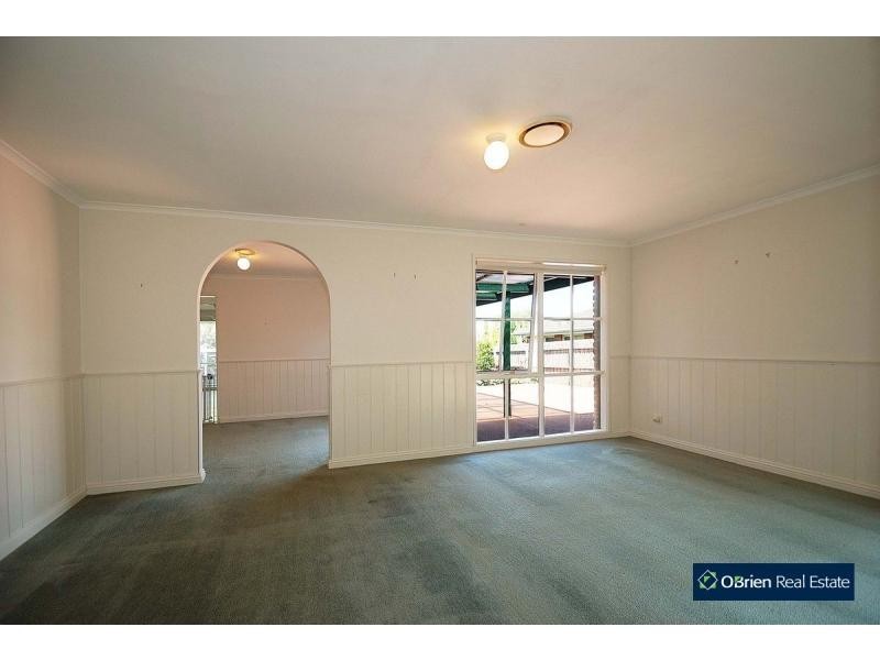 11 Millgrove Way, Berwick VIC 3806
