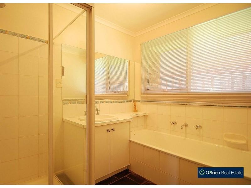 11 Millgrove Way, Berwick VIC 3806