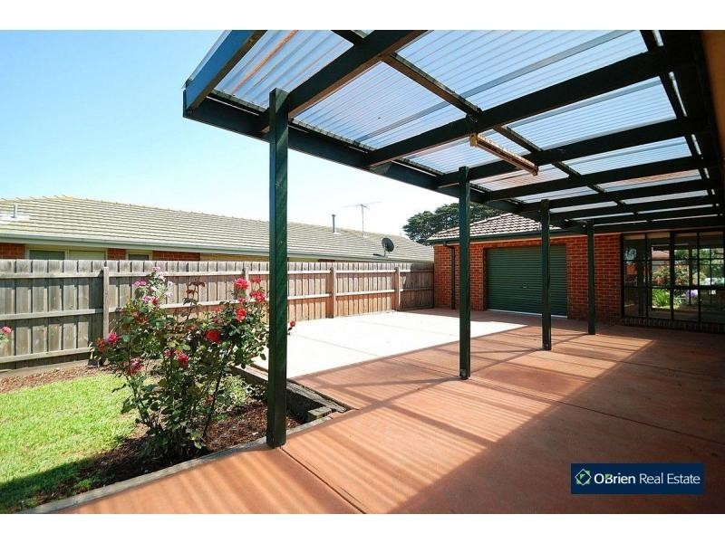 11 Millgrove Way, Berwick VIC 3806