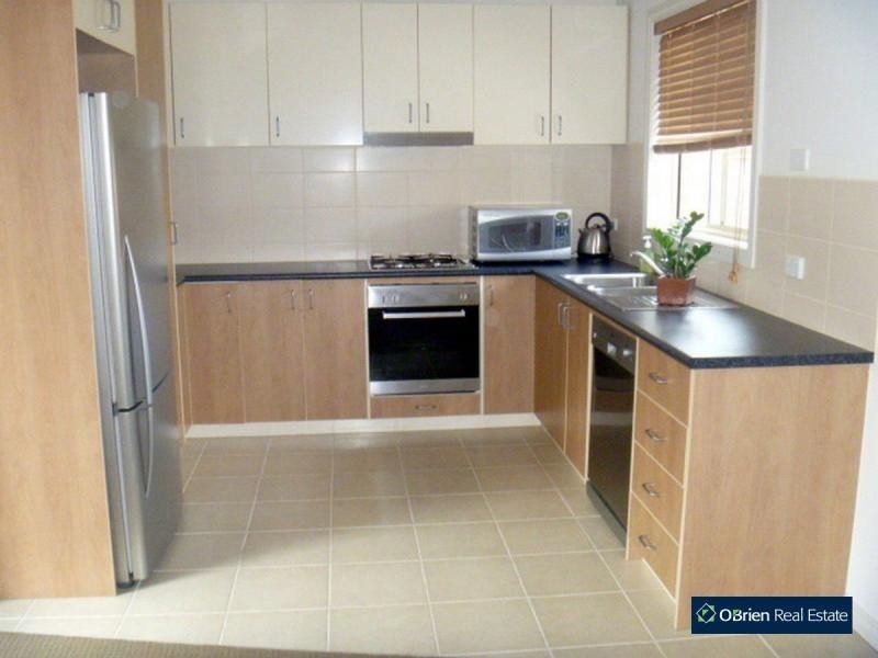 2/42 Inglis Road, Berwick VIC 3806