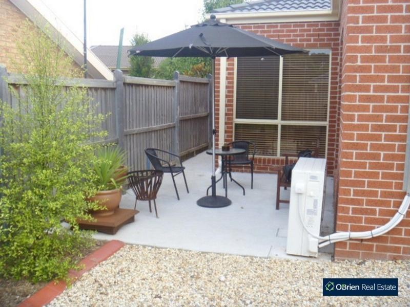 2/42 Inglis Road, Berwick VIC 3806