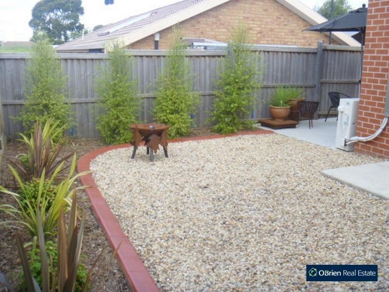 2/42 Inglis Road, Berwick VIC 3806