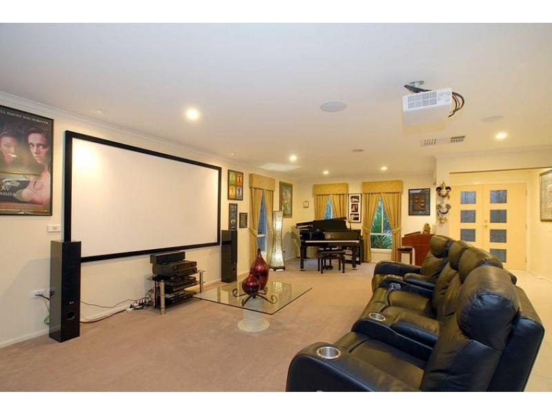 9 Hunt Club Road, Narre Warren South VIC 3805