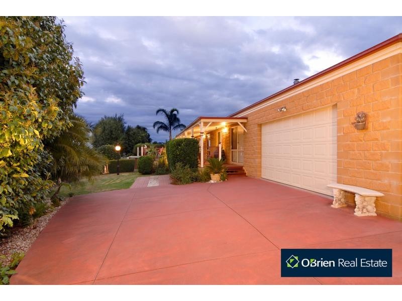 9 Moonbeam Close, Narre Warren South VIC 3805