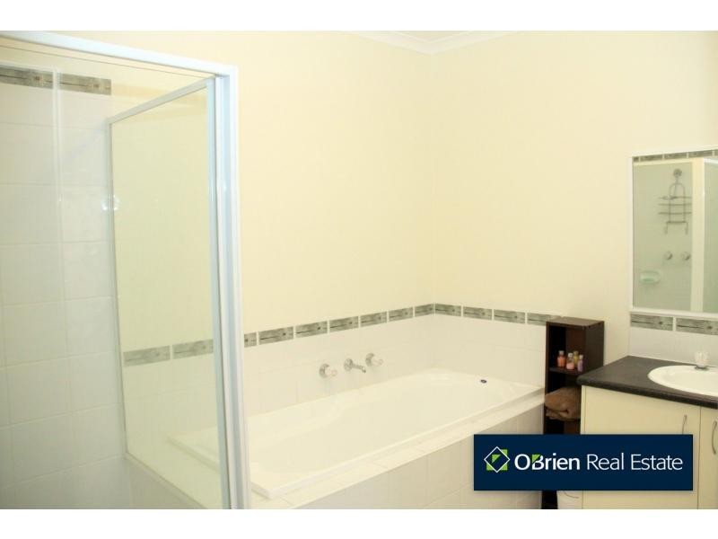 4 Athena Court, Cranbourne VIC 3977