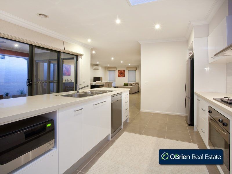 34 Cresthaven Boulevard, Berwick VIC 3806