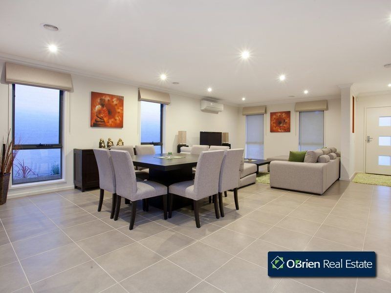 34 Cresthaven Boulevard, Berwick VIC 3806