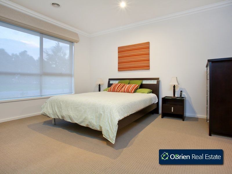 34 Cresthaven Boulevard, Berwick VIC 3806