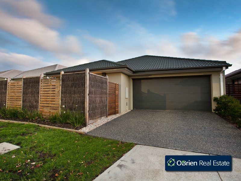 34 Cresthaven Boulevard, Berwick VIC 3806