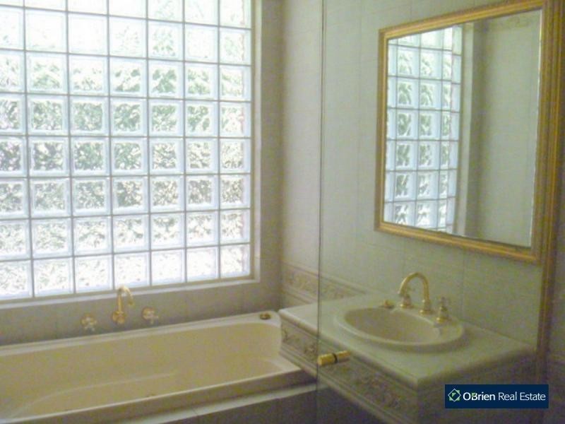 2 Ezard Court, Berwick VIC 3806