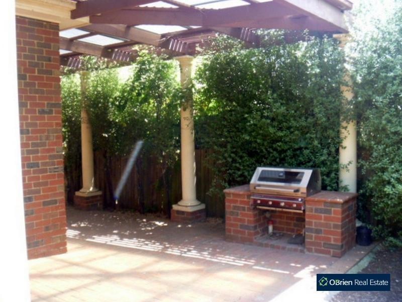 2 Ezard Court, Berwick VIC 3806