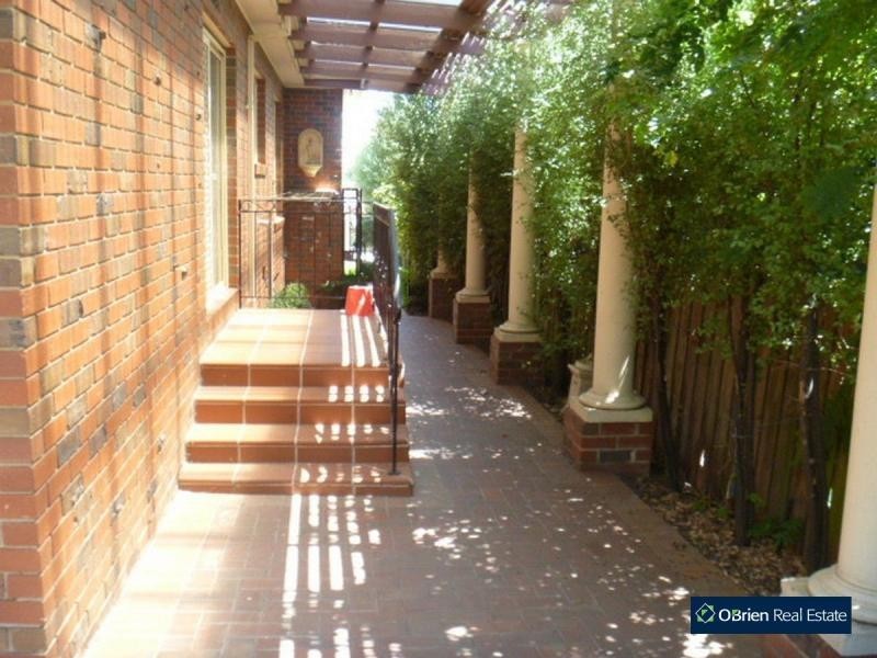 2 Ezard Court, Berwick VIC 3806