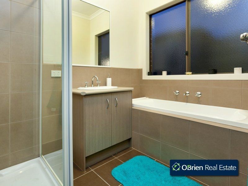 2 Illes Court, Berwick VIC 3806