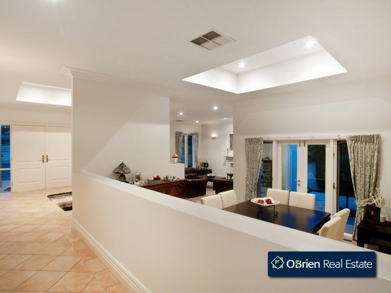 27 Candlebark Quadrant, Rowville VIC 3178