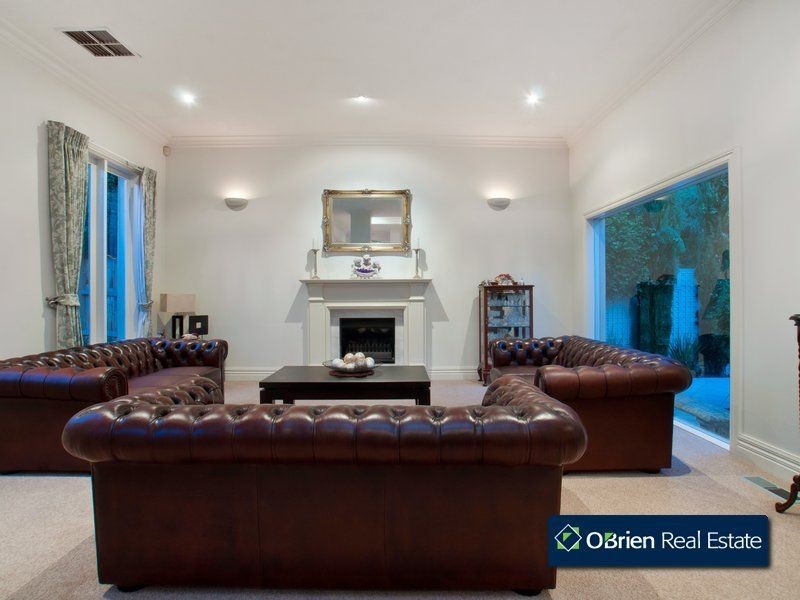 27 Candlebark Quadrant, Rowville VIC 3178