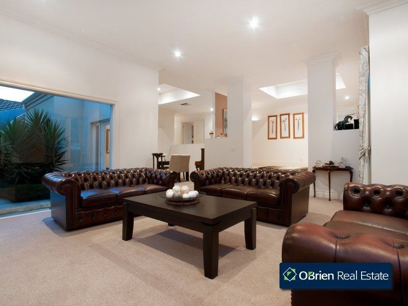 27 Candlebark Quadrant, Rowville VIC 3178