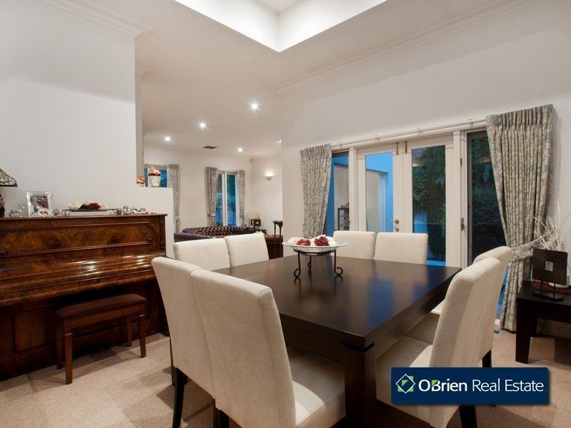 27 Candlebark Quadrant, Rowville VIC 3178