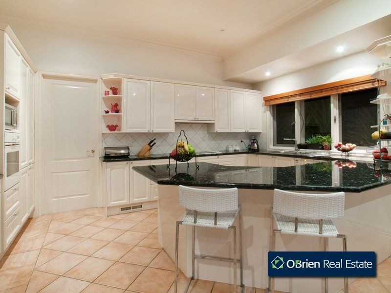 27 Candlebark Quadrant, Rowville VIC 3178