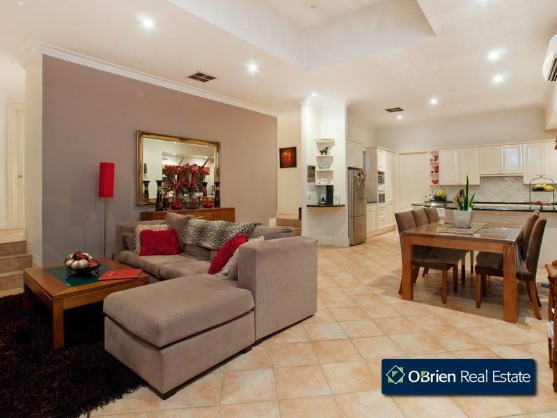 27 Candlebark Quadrant, Rowville VIC 3178