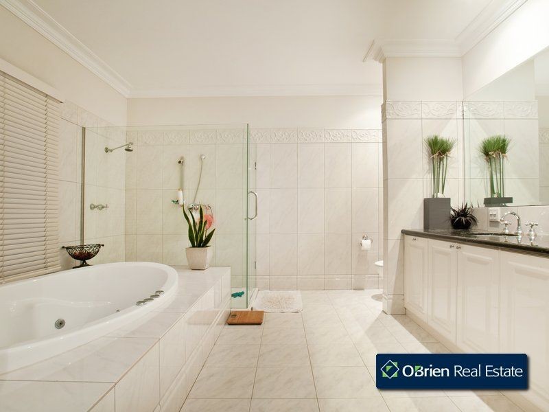 27 Candlebark Quadrant, Rowville VIC 3178