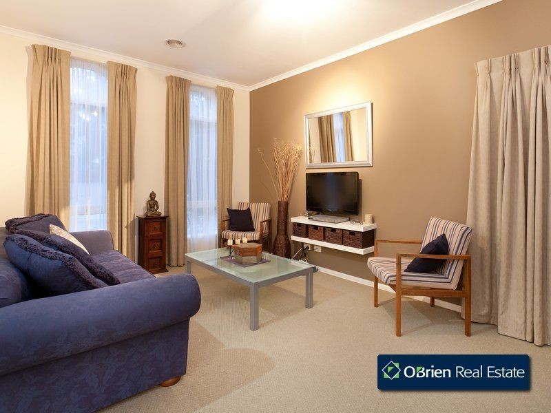 8 Gellibrand Close, Berwick VIC 3806