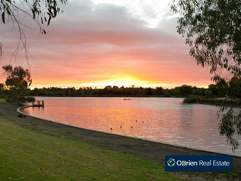 8 Gellibrand Close, Berwick VIC 3806