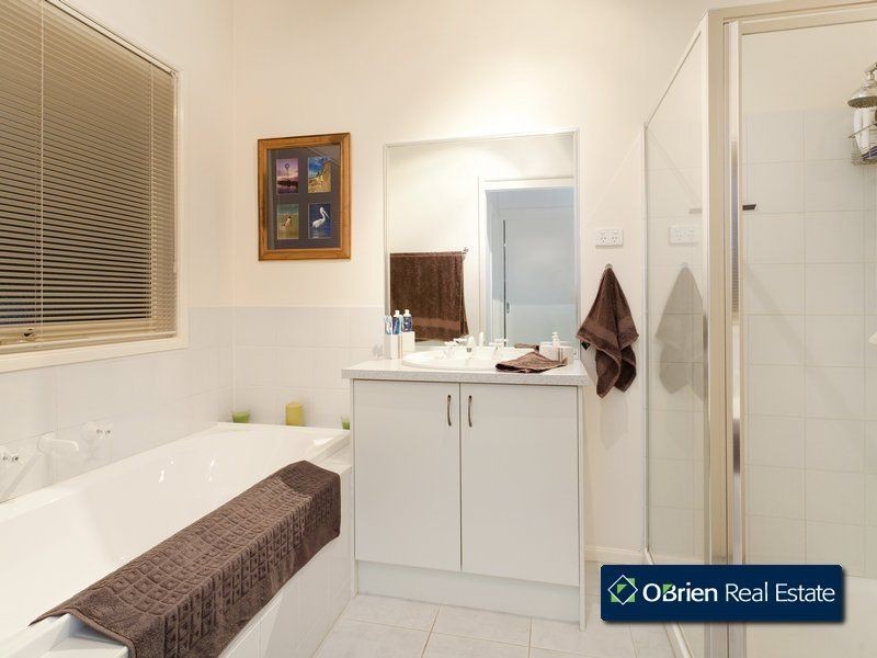 8 Gellibrand Close, Berwick VIC 3806