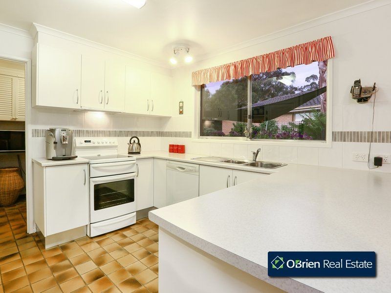 44 Ambleside Crescent, Berwick VIC 3806