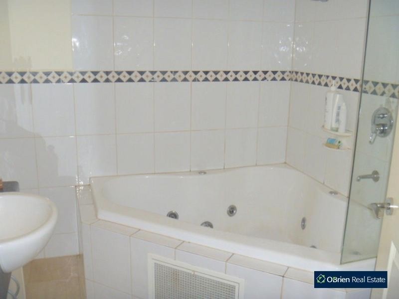 9/18-26 Marlesford Crescent, Berwick VIC 3806