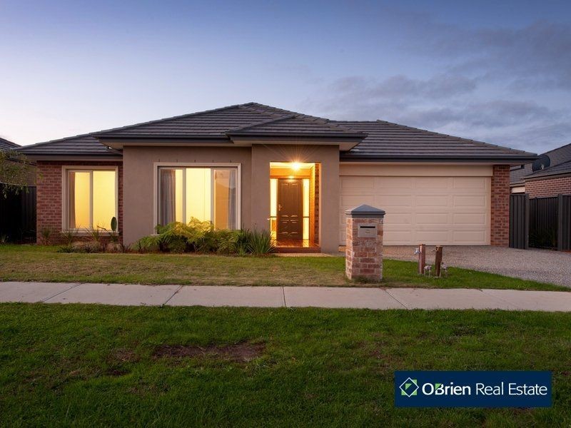 16 Esprit Avenue, Cranbourne North VIC 3977