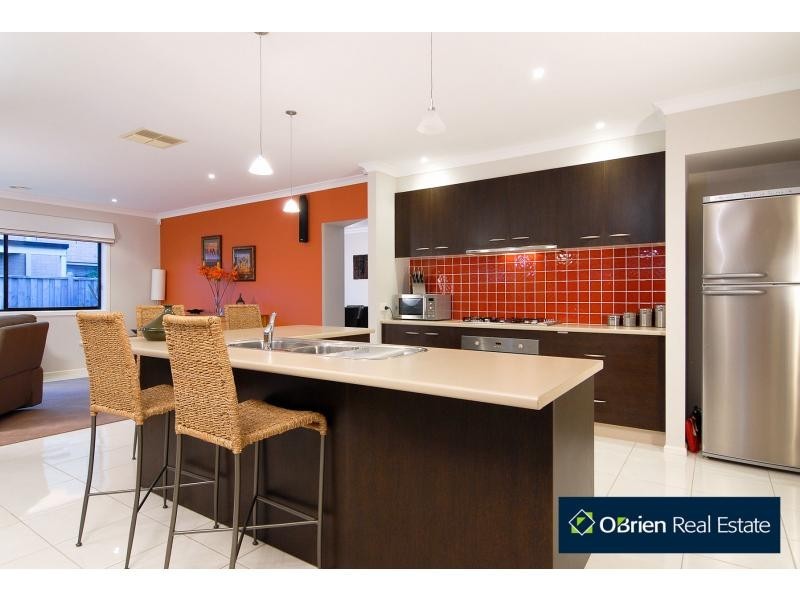 10 Champagne Grove, Narre Warren South VIC 3805