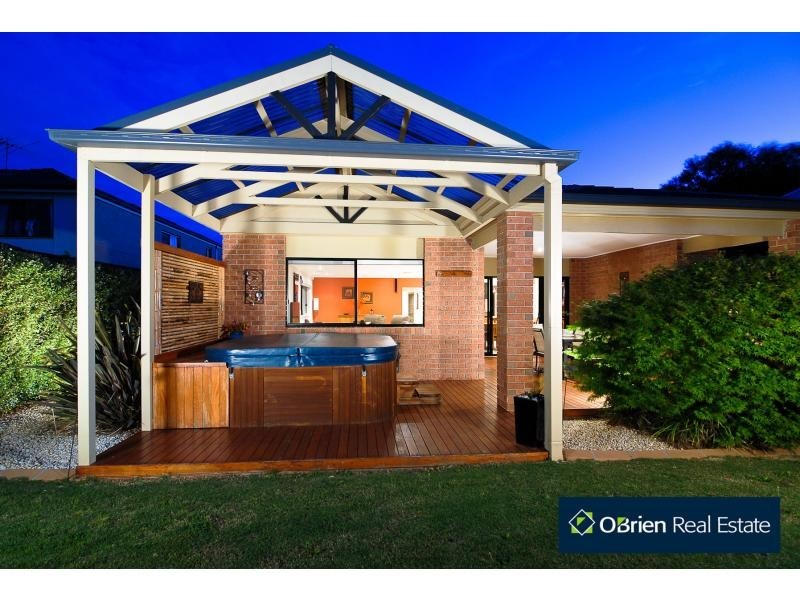 10 Champagne Grove, Narre Warren South VIC 3805