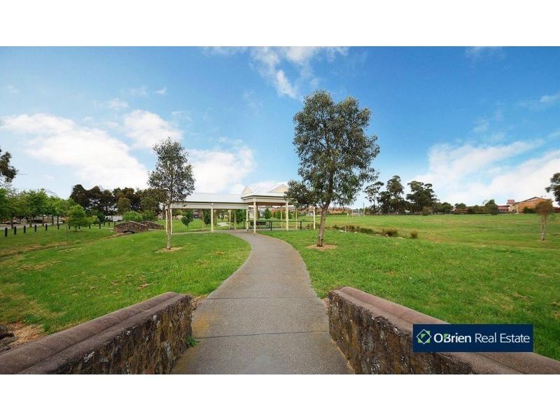 17 Wood Road, Narre Warren South VIC 3805
