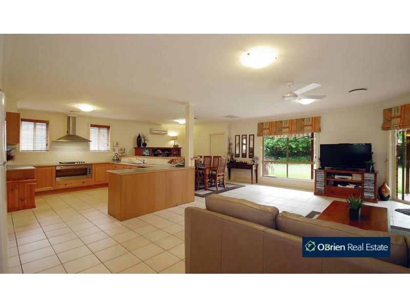 17 Wood Road, Narre Warren South VIC 3805
