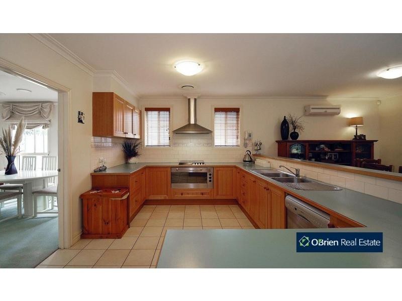 17 Wood Road, Narre Warren South VIC 3805