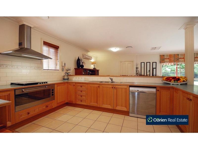 17 Wood Road, Narre Warren South VIC 3805