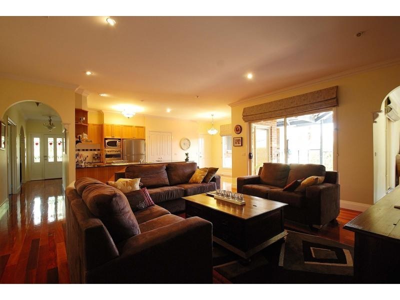10 Whisken Way, Berwick VIC 3806