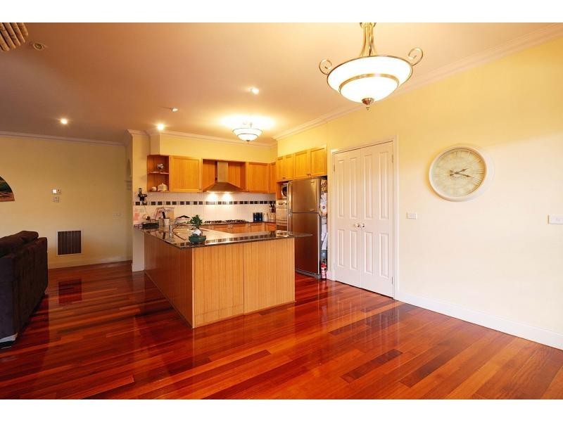10 Whisken Way, Berwick VIC 3806