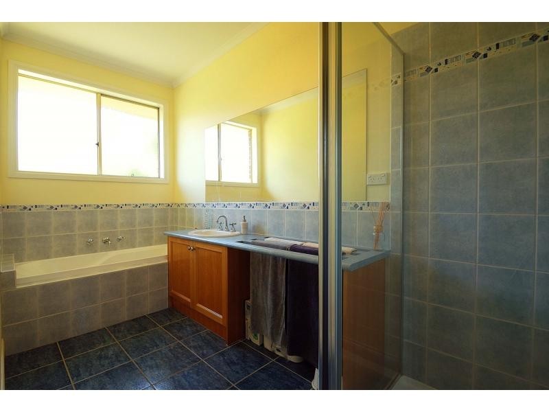 10 Whisken Way, Berwick VIC 3806