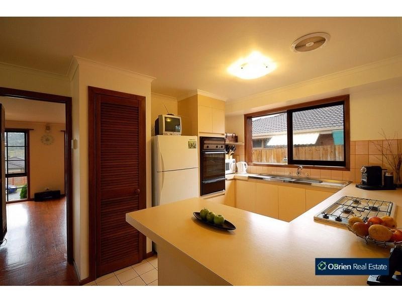 11 Struan Avenue, Endeavour Hills VIC 3802