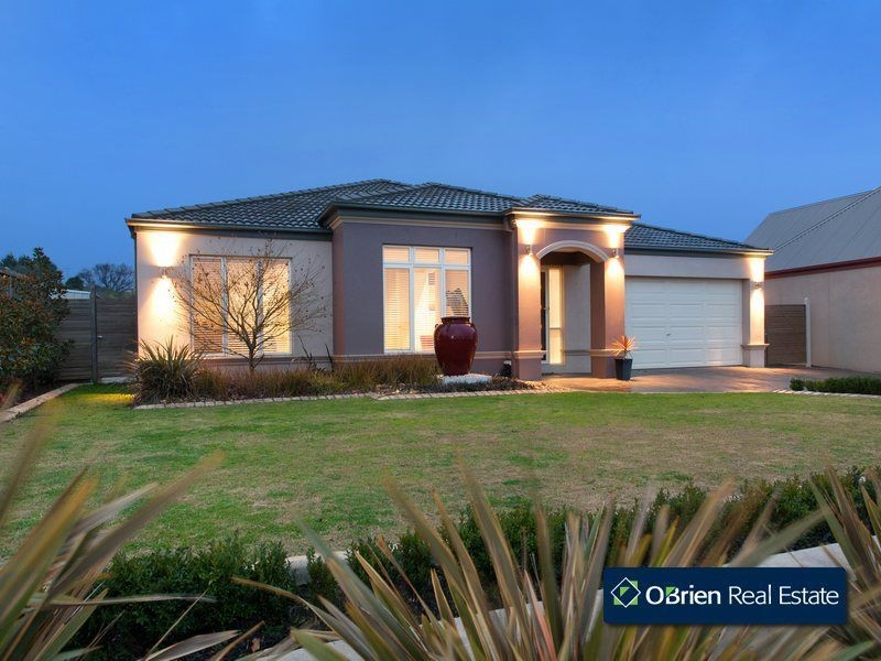 22 Hobart Avenue, Berwick VIC 3806