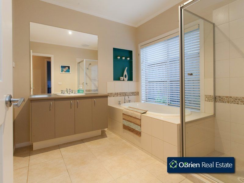 22 Hobart Avenue, Berwick VIC 3806