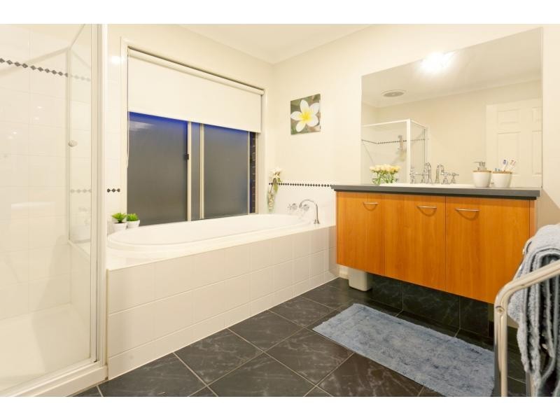 4 Sundial Court, Berwick VIC 3806